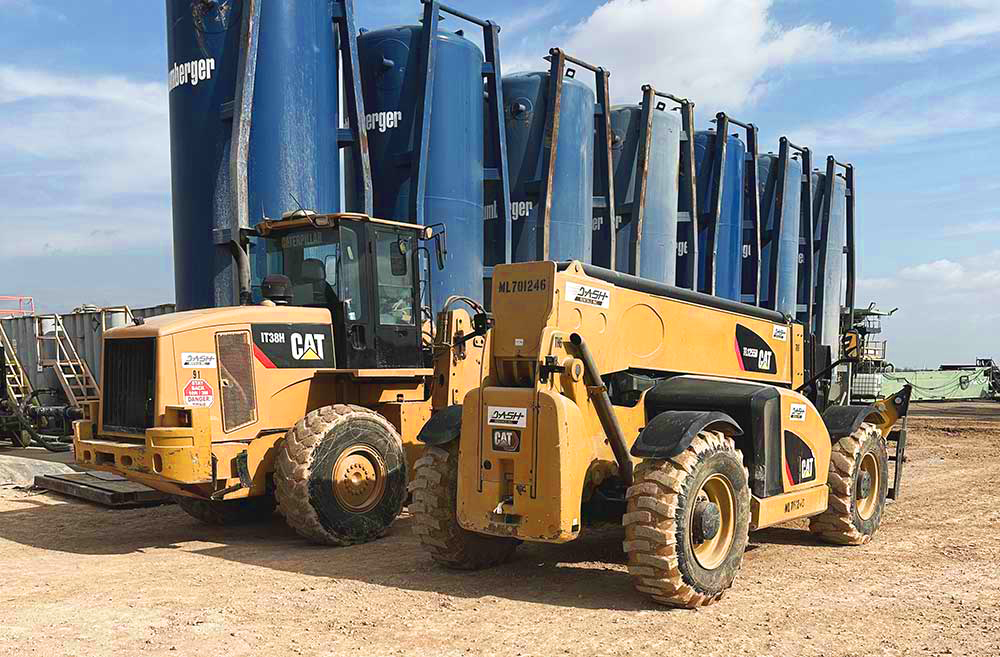 dash-oil-industry-rental-equipment-telehandler1